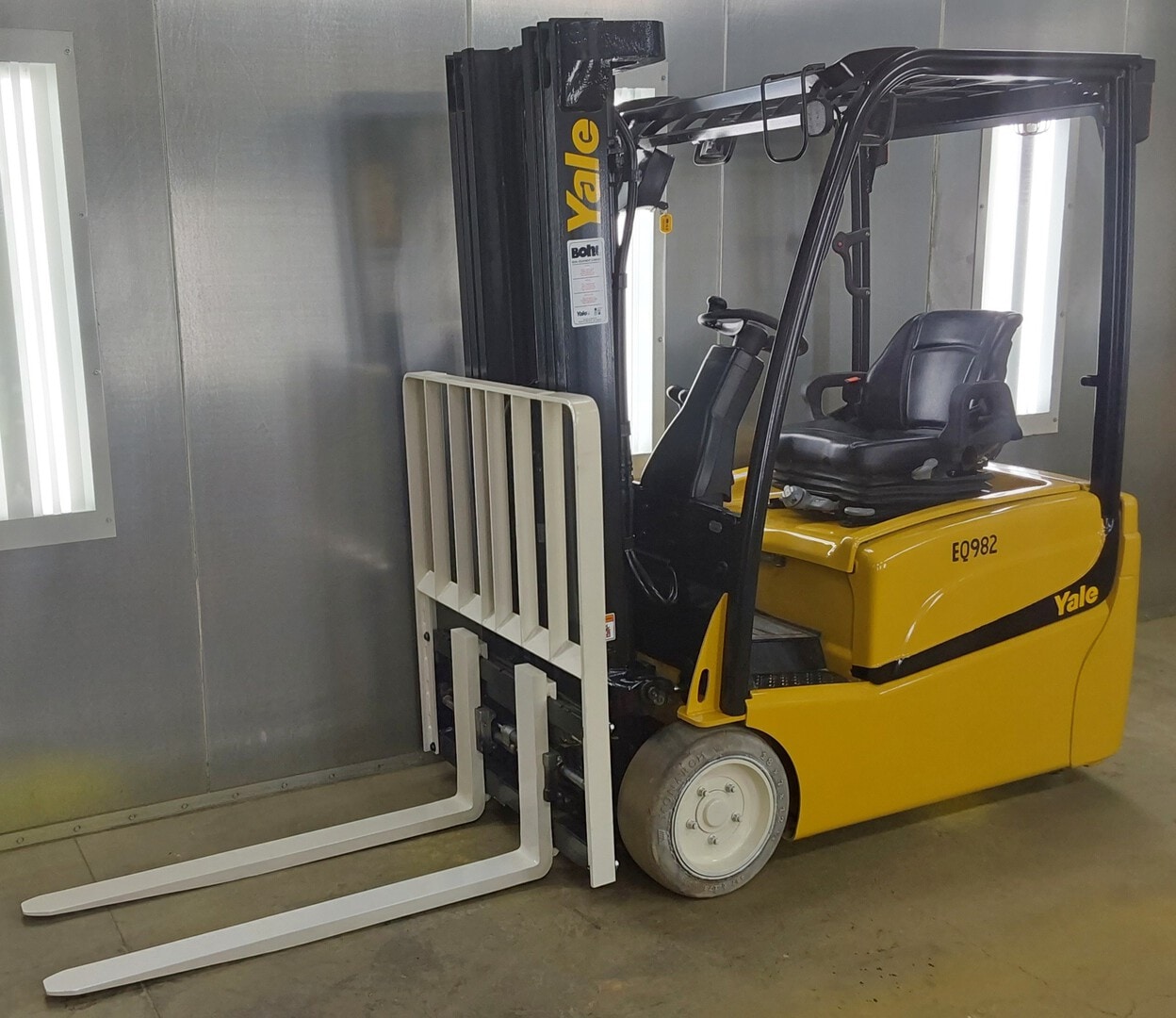 2019 Yale ERP040VT, 4,000 lbs. Electric Forklift Front Side View