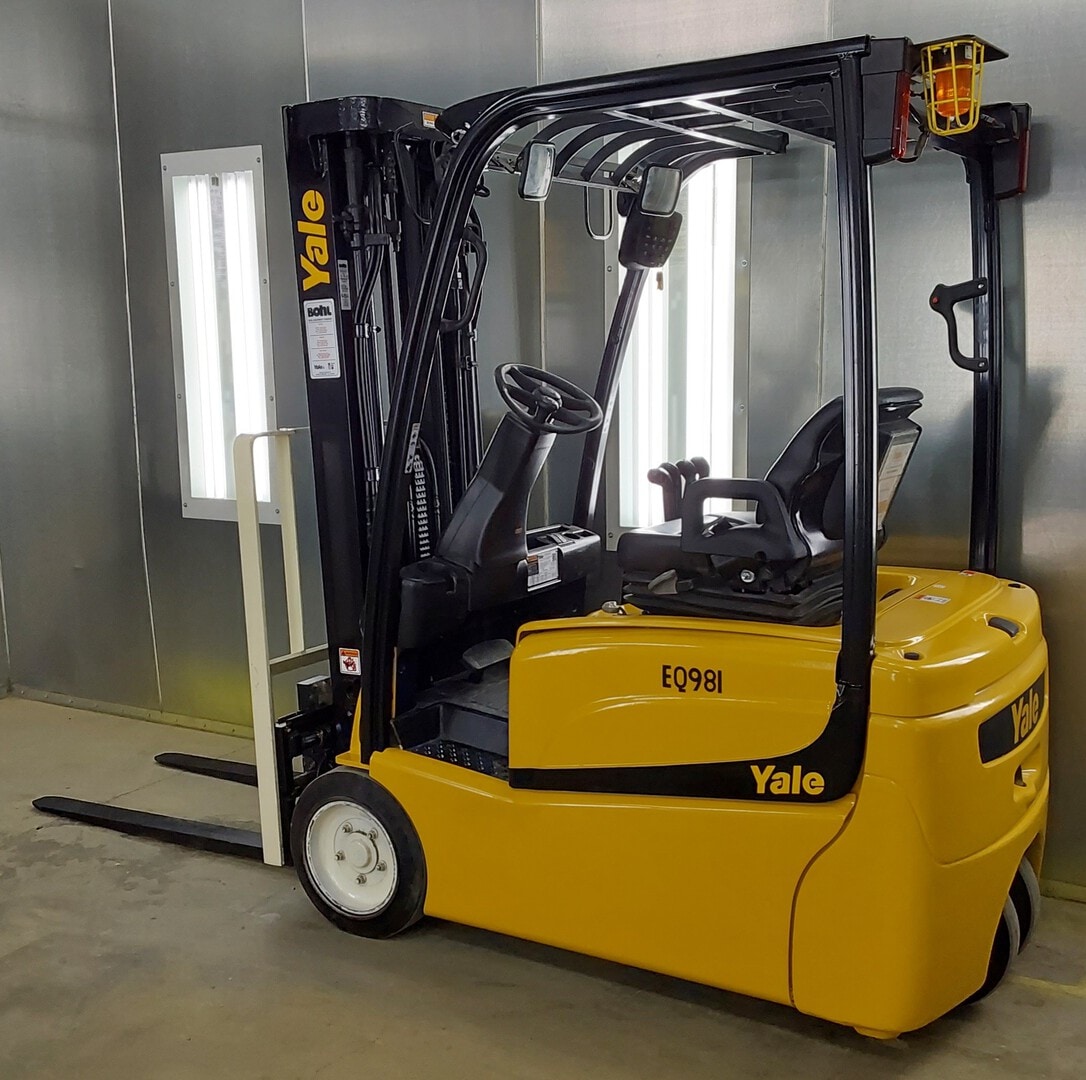 2019 Yale ERP040VT, 4,000 lb. 3-Wheel Pneumatic Electric Back Side View