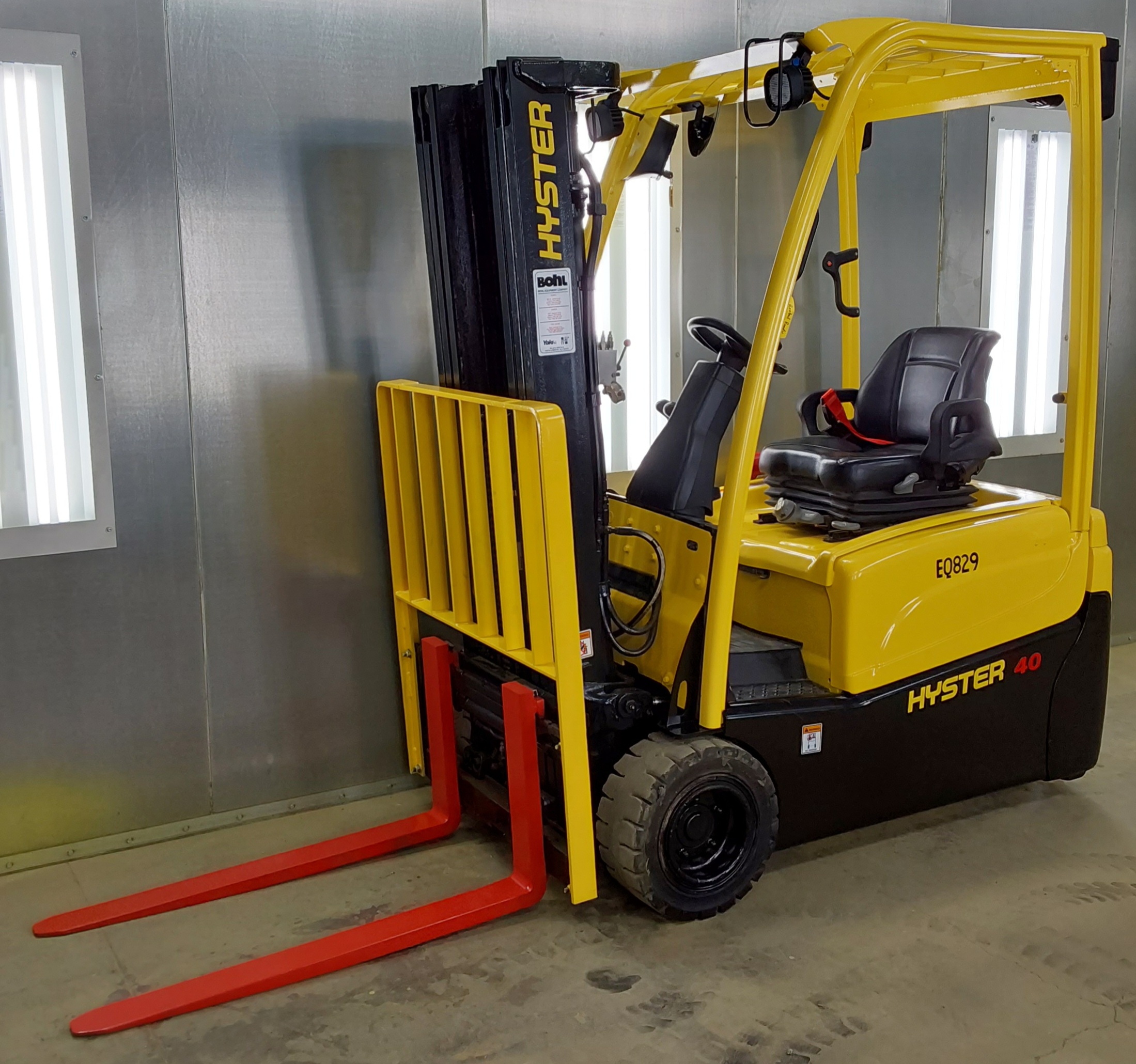 2015 Hyster J40XNT, 4,000 lb. Four-Wheel Electric Forklift Front Side View