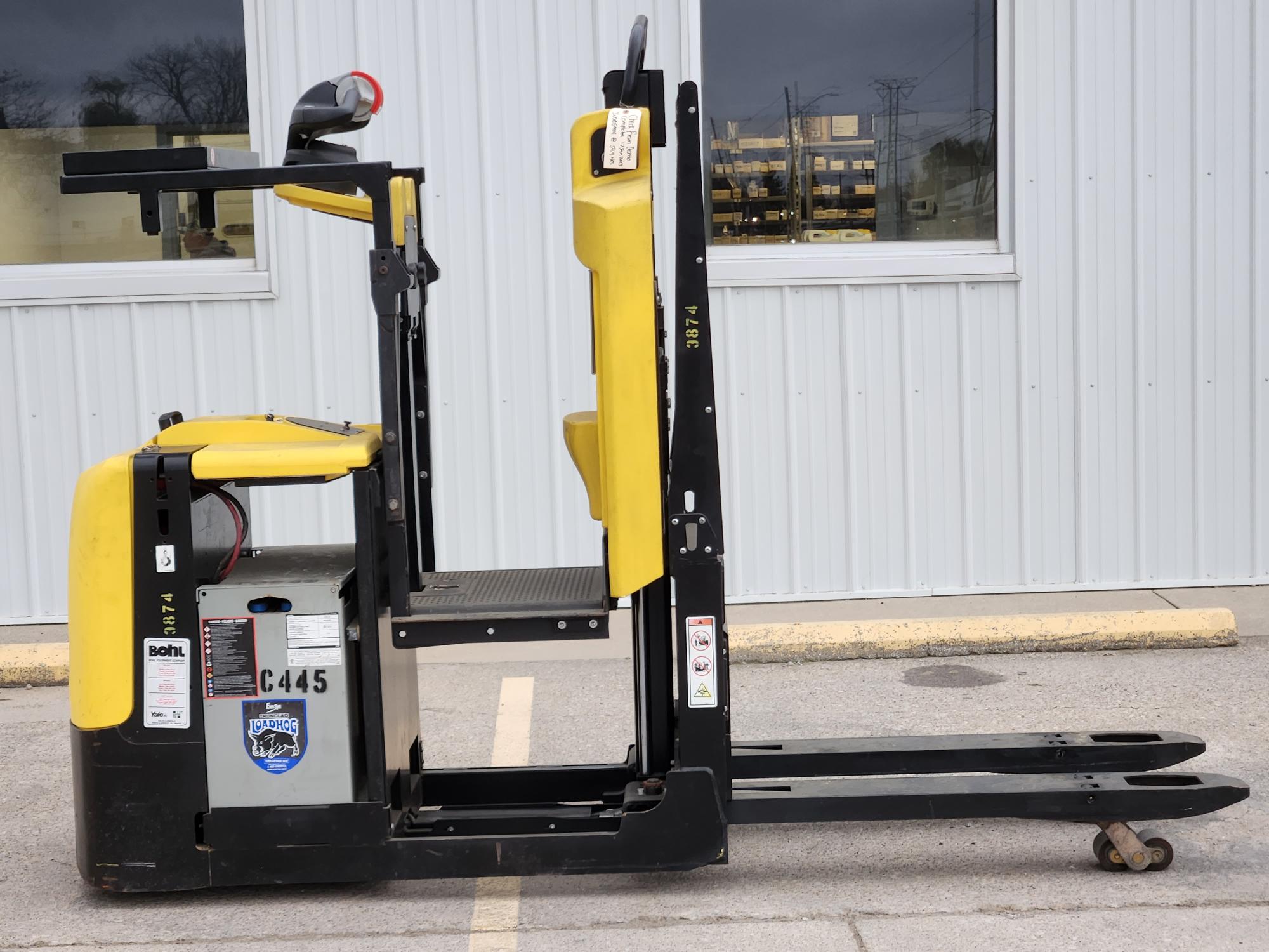 2017 Hyster LO2.5, 5,500 lb. Order Picker Side View