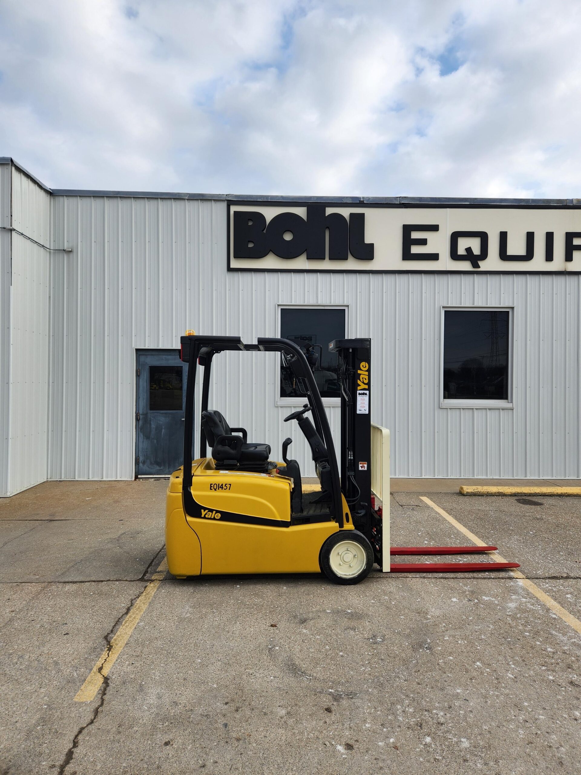 2015 Yale ERP040VT, 4,000 lb. Electric Rider Lift Truck Side View