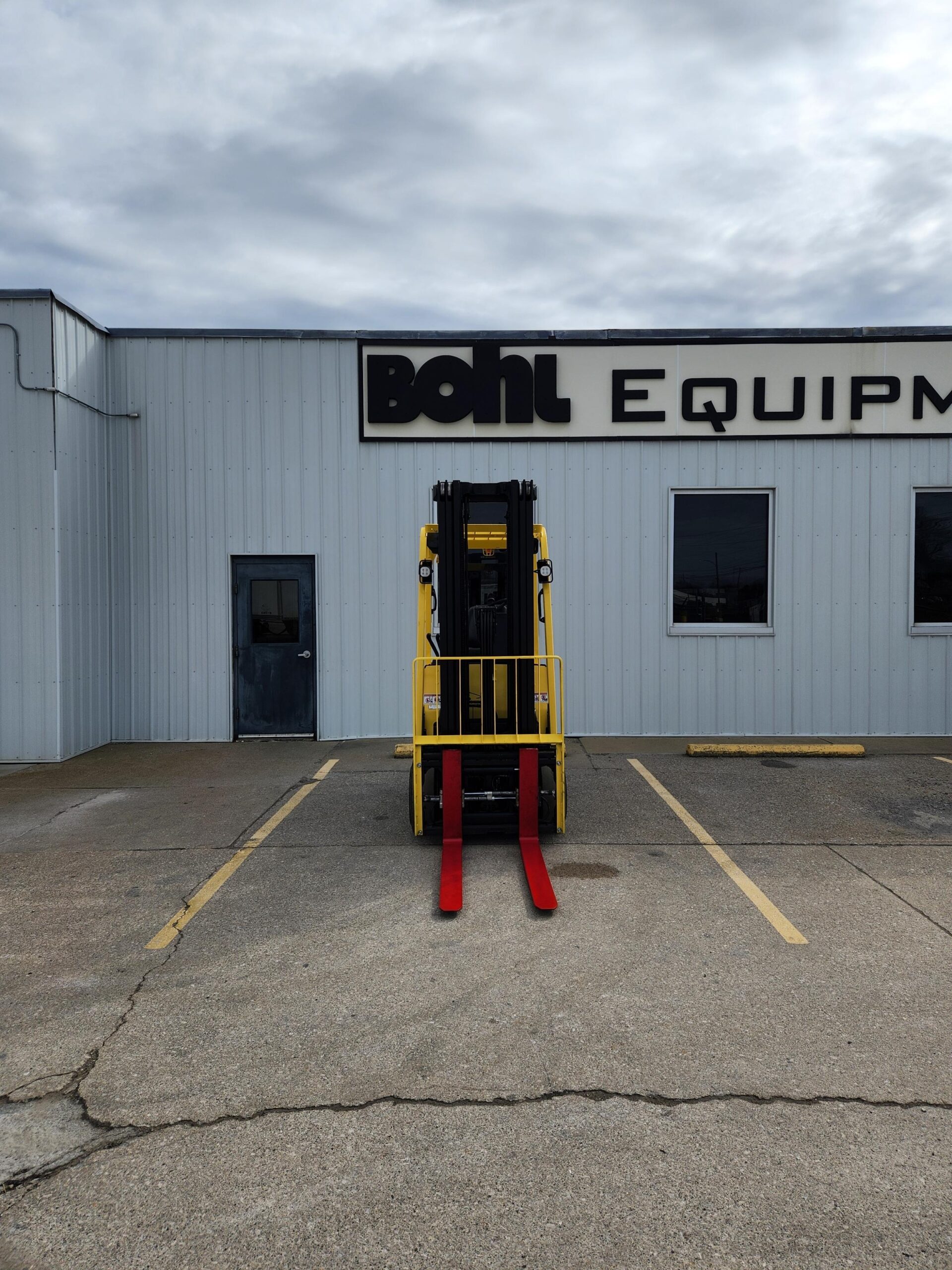 2016 Hyster E60XN, 6,000 lb. Electric Forklift Front View