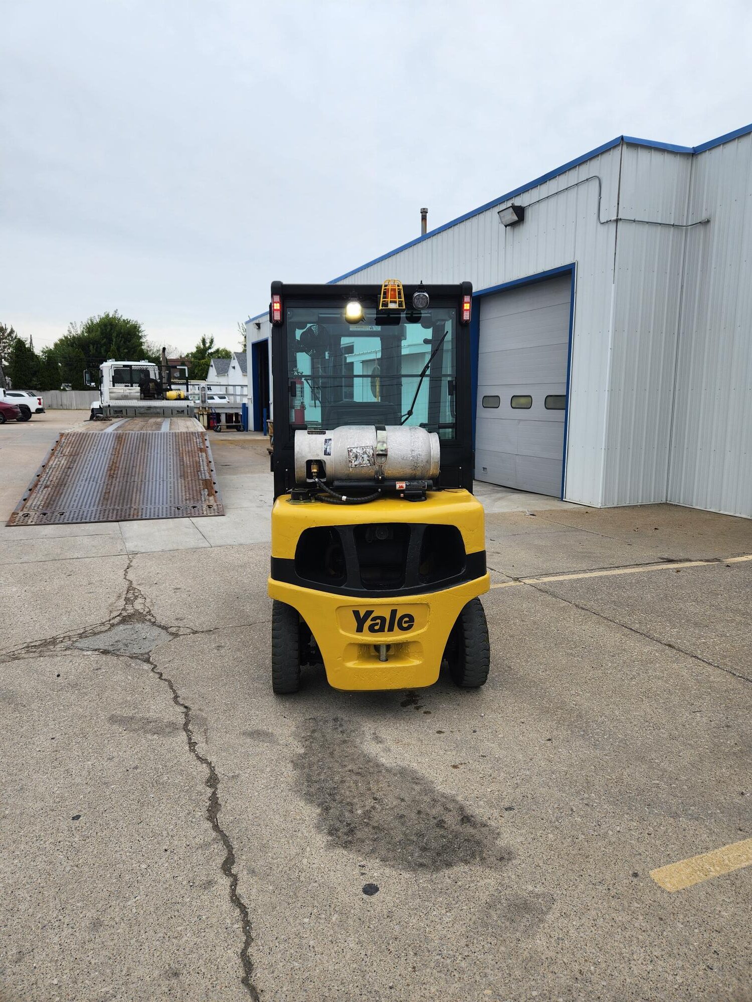 2021 Yale GP050VX, 5,000 lb. IC Pneumatic Lift Truck, Back View